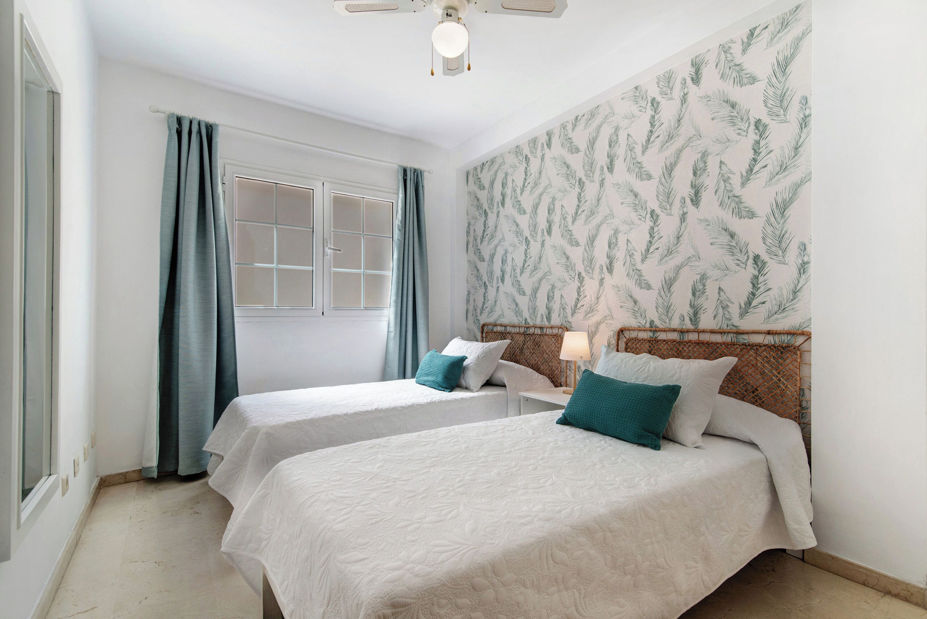 1 室のベッドルーム、アイロン / アイロン台、WiFi (無料)、ベッ  ドシーツ