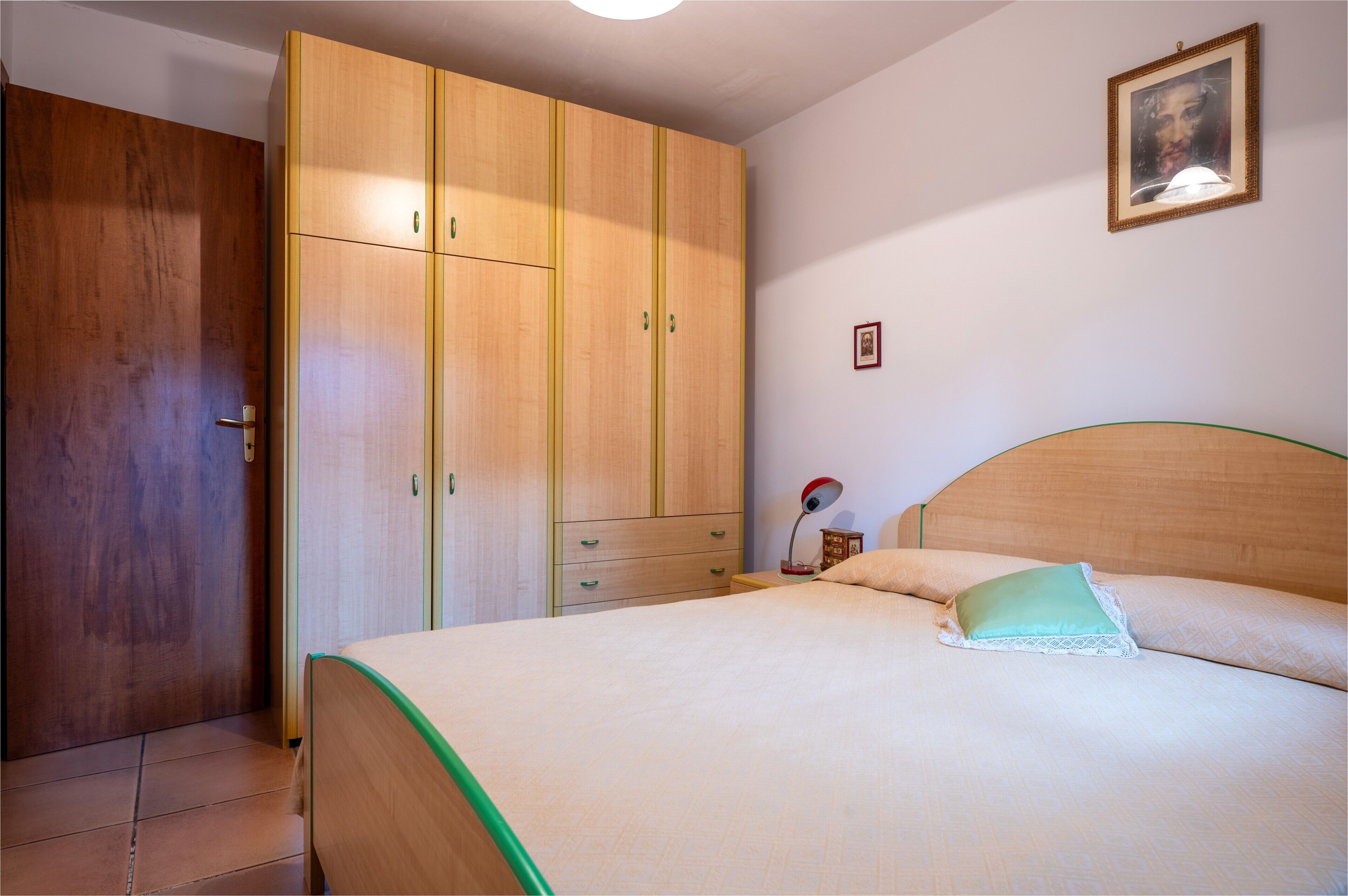 2 bedrooms, bed sheets