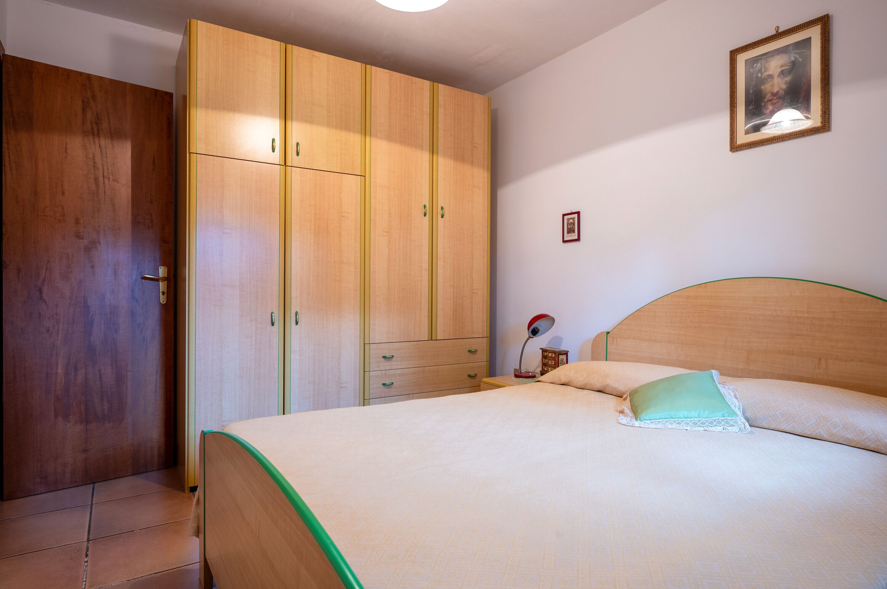 2 bedrooms, bed sheets