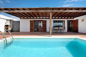 Pool - Vacation Home "Villa Rubí" with Sea View, Private Heated Pool und Wi-Fi (Playa Blanca)