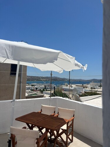 Apartment 'Diana Apartment Adamantas Milos' with Sea View, Wi-Fi and Air Conditioning