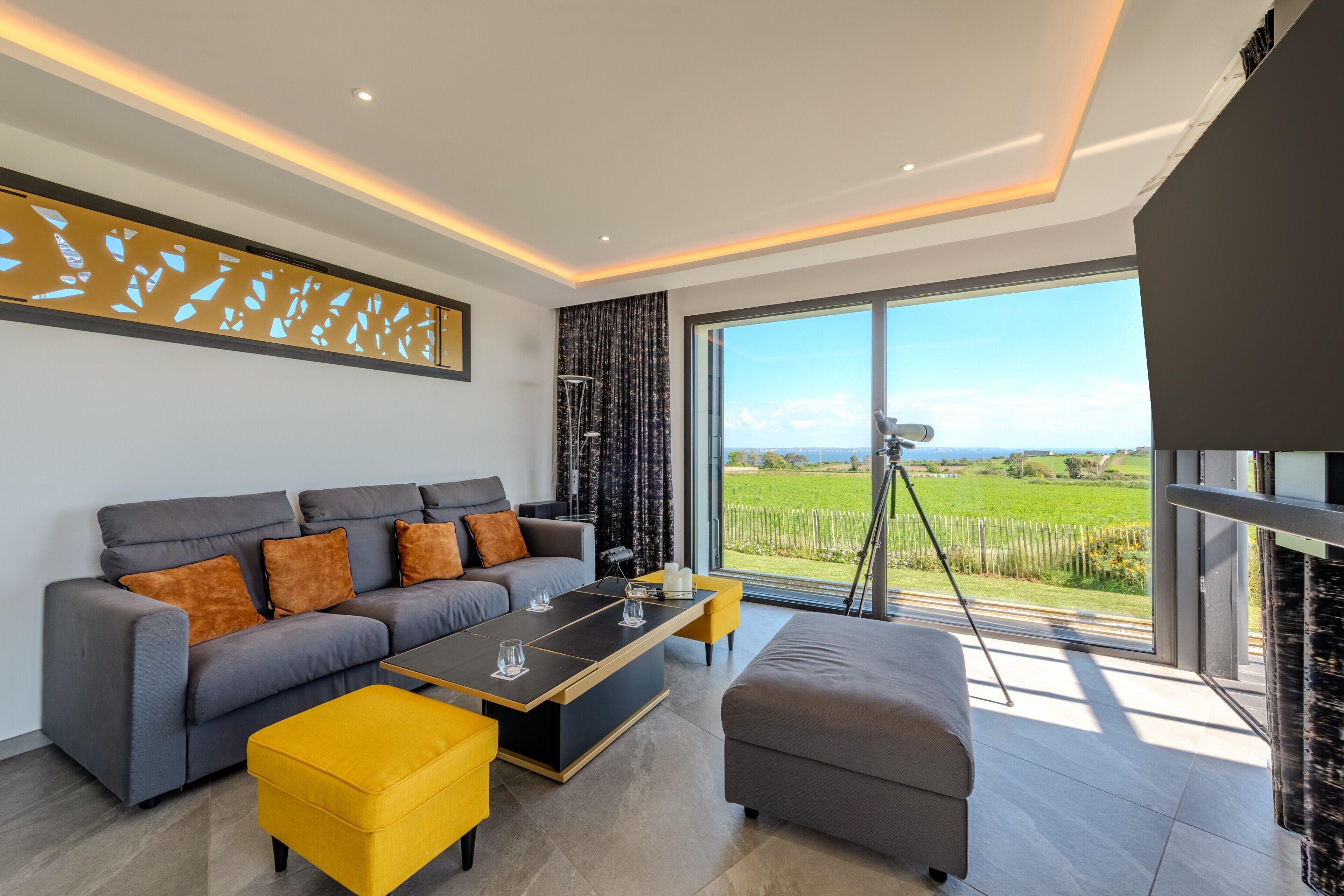 Télévision, cheminée