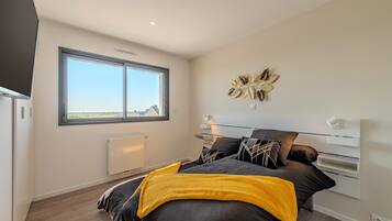 4 slaapkamers, een strijkplank/strijkijzer, gratis wifi, beddengoed