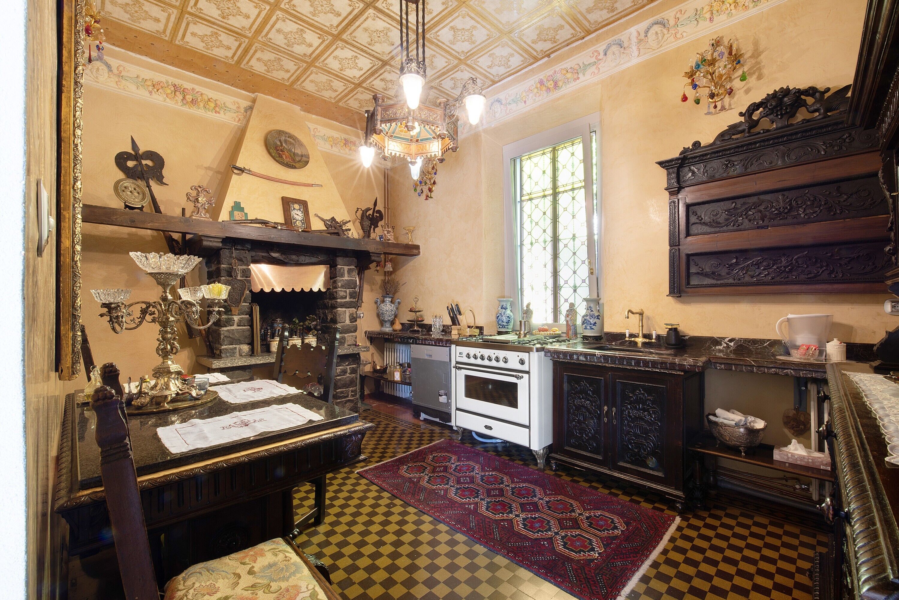 Frigorifero, forno, piano cottura, lavastoviglie