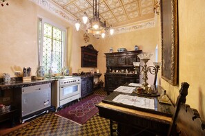 Fridge, oven, stovetop, dishwasher - "Historic Villa Argegno Como lake", with private terrace and lake view (Dizzasco)