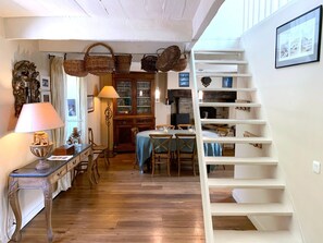 Dining - Holiday Home 'Villa Kergariou' with Private Terrace, Private Garden and Wi-Fi (Clohars carnoet)