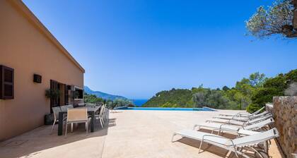 Holiday Home 'Dream Property In Alconasser' with Sea View, Pool, Terrace & Wi-Fi