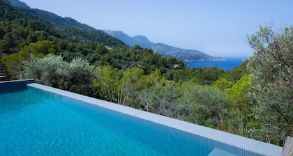 Holiday Home 'Dream Property In Alconasser' with Sea View, Pool, Terrace & Wi-Fi