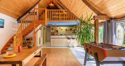 Holiday Home 'Loft Atypique Ancienne Étable' with jaccuzzi & sauna