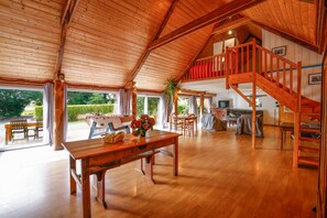 Dining - Atypical Family Loft in Former Stable with Sauna and Jacuzzi (Cléguérec)