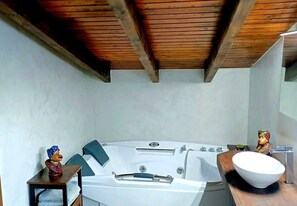 Bathtub, hair dryer, towels