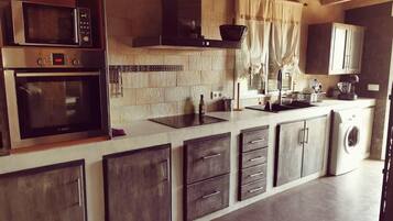 冰箱、微波炉、烤箱、炉灶