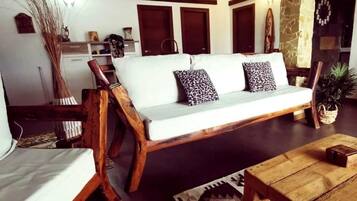 Televisie en een open haard