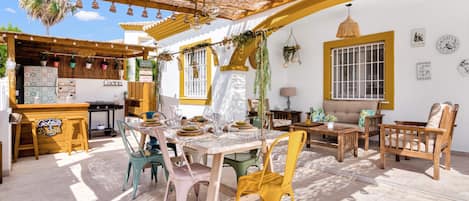 屋外ダイニングエリア