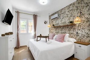 3 室のベッドルーム、アイロン / アイロン台、WiFi (無料)、ベッドシーツ