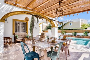 屋外ダイニングエリア