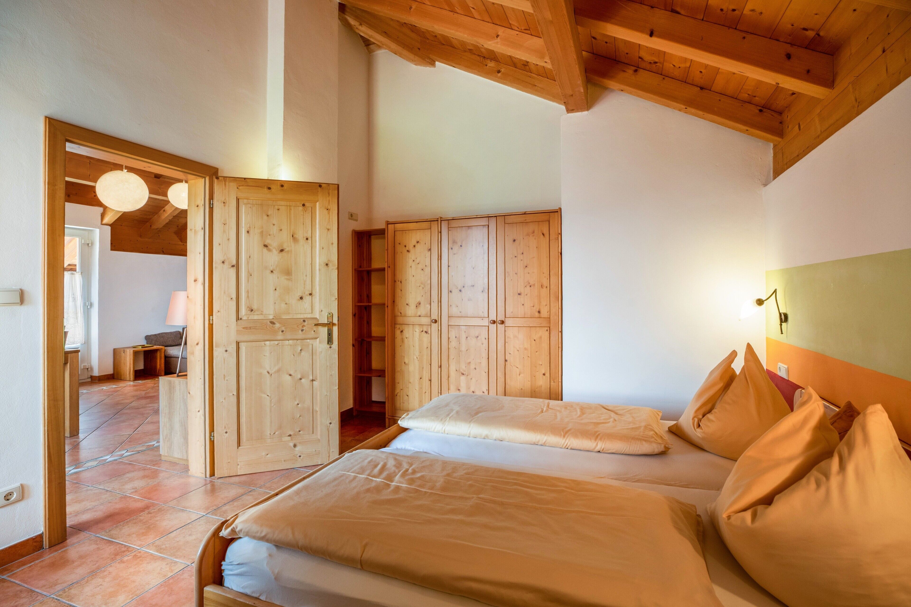 1 slaapkamer, een strijkplank/strijkijzer, gratis wifi, beddengoed