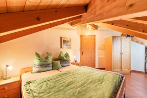 2 bedrooms, iron/ironing board, free WiFi, bed sheets - Apartment 'Panorama' with Mountain View (Kaltern)