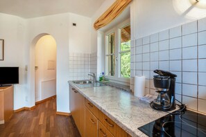 Fridge, microwave, stovetop, coffee/tea maker