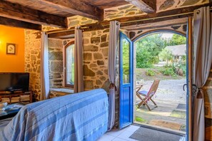 Interior - Petite House & Wellness Area with Jacuzzi, Wi-Fi, Terrace and Private Garden (Cléguérec)