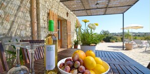 Outdoor dining - Country House 'Sa Volta' with Mountain View, Wi-Fi and Air Conditioning (selva)