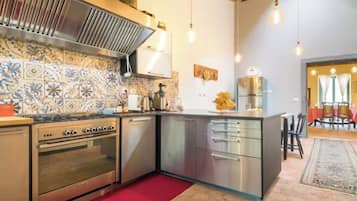 Kühlschrank, Ofen, Herdplatte, Geschirrspüler