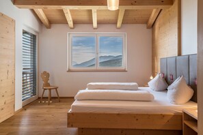 2 bedrooms, free WiFi, bed sheets - Apartment 'Apt Gamsstube' with Mountain View, Private Terrace and Wi-Fi (Meransen)