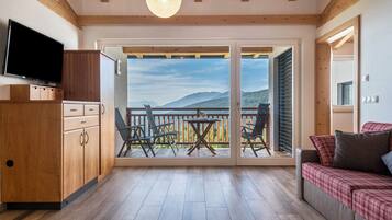 Télévision, table de tennis de table