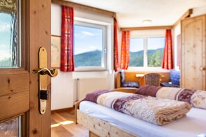 2 bedrooms, free WiFi, bed sheets - Apartment 'Apt Gaisler' with Mountain View, Private Terrace and Wi-Fi (Maranza)