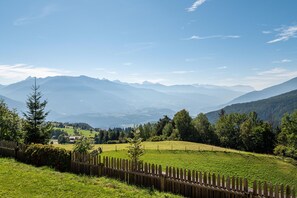 Property grounds - Apartment 'Apt Gaisler' with Mountain View, Private Terrace and Wi-Fi (Maranza)