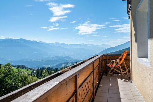 Inviting Eisacktal Apartment with Mountain Views, Terrace & Prime Location in Meransen