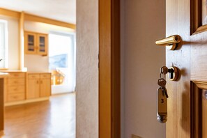 Interior - Apartment 'Apt Sellablick' with Mountain View, Private Terrace and Wi-Fi (Maranza)