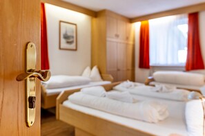 1 bedroom, free WiFi, bed sheets - Apartment 'Apt Sellablick' with Mountain View, Private Terrace and Wi-Fi (Maranza)