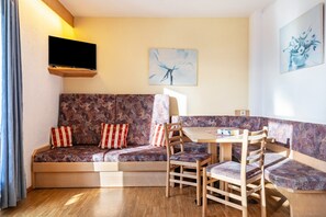 Dining - Apartment 'Apt Sellablick' with Mountain View, Private Terrace and Wi-Fi (Maranza)