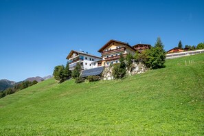 Exterior - Cozy Waldblick Apartment with Mountain Views & Terrace in Meransen (Maranza)