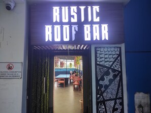 Bar (on property) - Hotel Obsidian Blue (Papumpare)