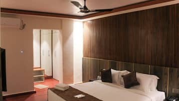 Skrivebord for bærbar PC, wi-fi (inkludert) og sengetøy