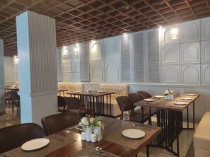 Restaurant - Hotel Obsidian Blue (Papumpare)