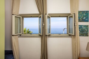 Interior - Holiday Apartment 'Solkira' close to the Beach with Sea View, Balcony & Wi-Fi (Capo d'Orlando)