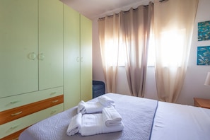 2 chambres, fer et planche à repasser, Wi-Fi gratuit, draps fournis