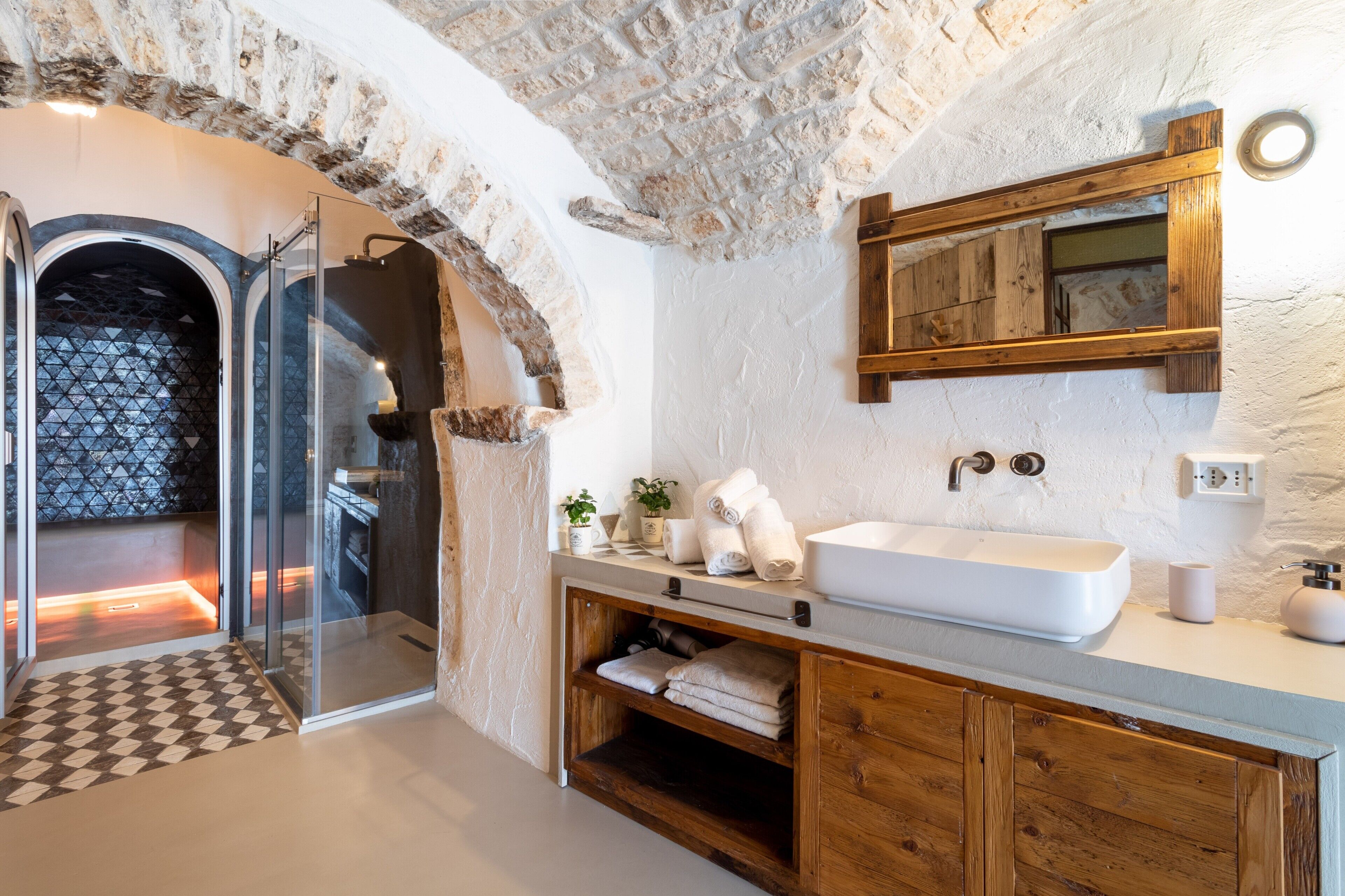 Badewanne, Haartrockner, Handtücher