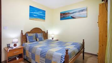 2 bedrooms, iron/ironing board, free WiFi, bed sheets