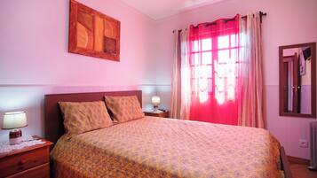 2 slaapkamers, een strijkplank/strijkijzer, gratis wifi, beddengoed