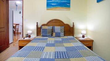 2 makuuhuonetta, silitysrauta/-lauta, ilmainen Wi-Fi, vuodevaatteet