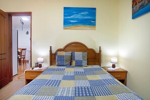 2 makuuhuonetta, silitysrauta/-lauta, ilmainen Wi-Fi, vuodevaatteet