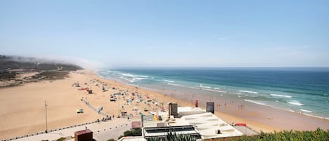 Una spiaggia nelle vicinanze