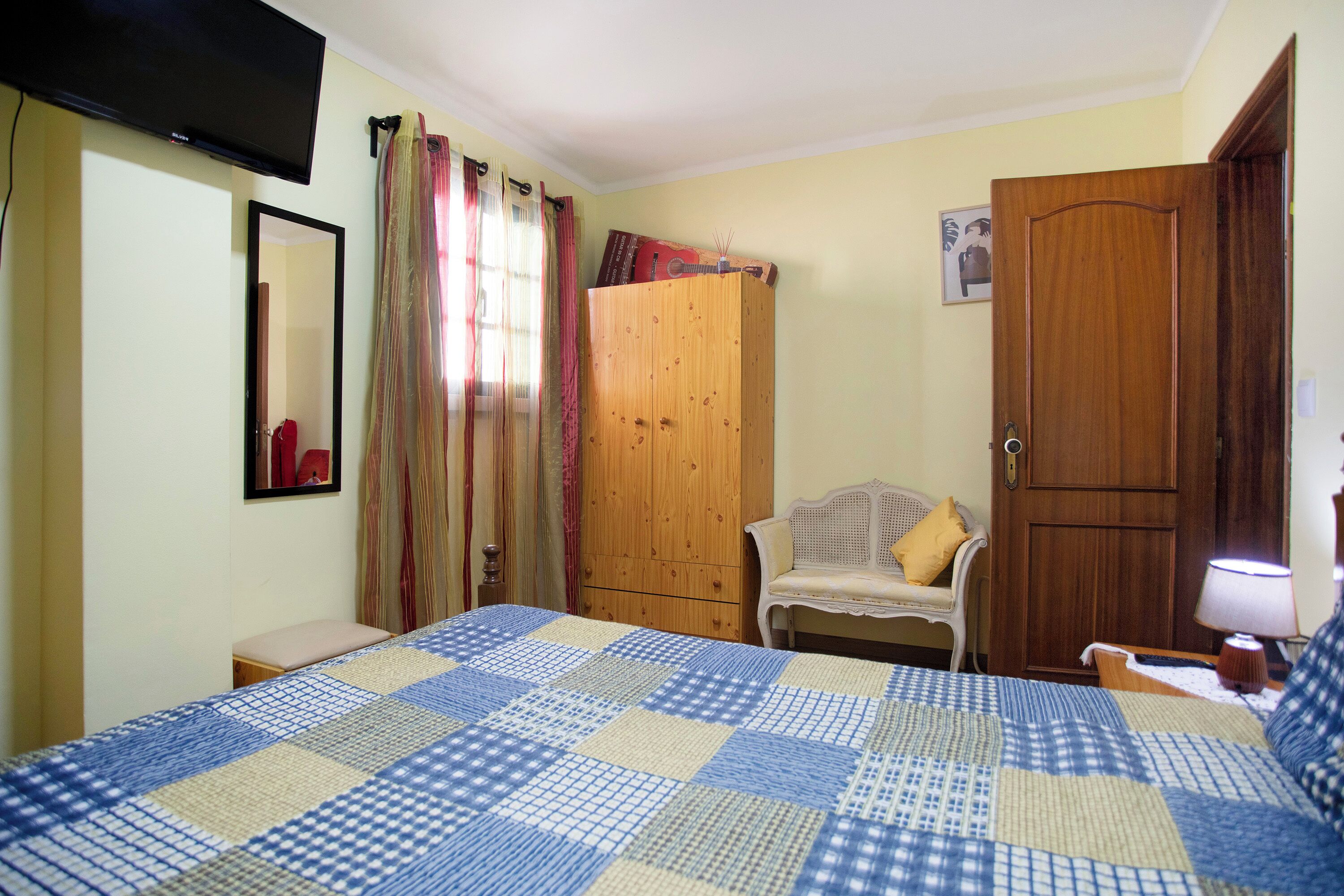 2 makuuhuonetta, silitysrauta/-lauta, ilmainen Wi-Fi, vuodevaatteet