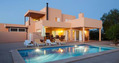 Villa 'Ca Na Catalina' with Private Pool, Wi-Fi and Air Conditioning