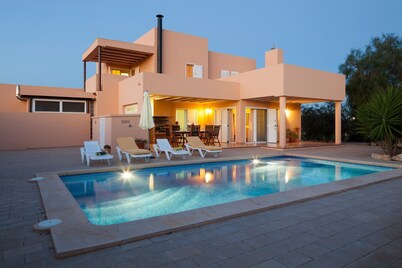 Villa 'Ca Na Catalina' with Private Pool, Wi-Fi and Air Conditioning