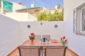 Outdoor dining - Apartment "Almijara 2" with Shared Pool & Wi-Fi (Nerja)